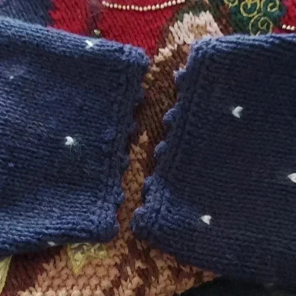 Beautiful Vintage Not Ugly Hand-Knit Santa Christmas Holiday Sweater - Picture 12 of 13